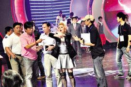 达人秀卓君第一场视频,达人秀舞台绽放光芒