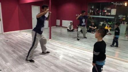 简单的街舞视频,跟随视频感受街头舞蹈的魅力