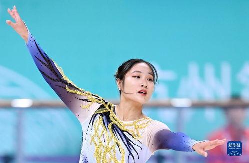 中国女生花式轮滑视频,花式技巧惊艳全场